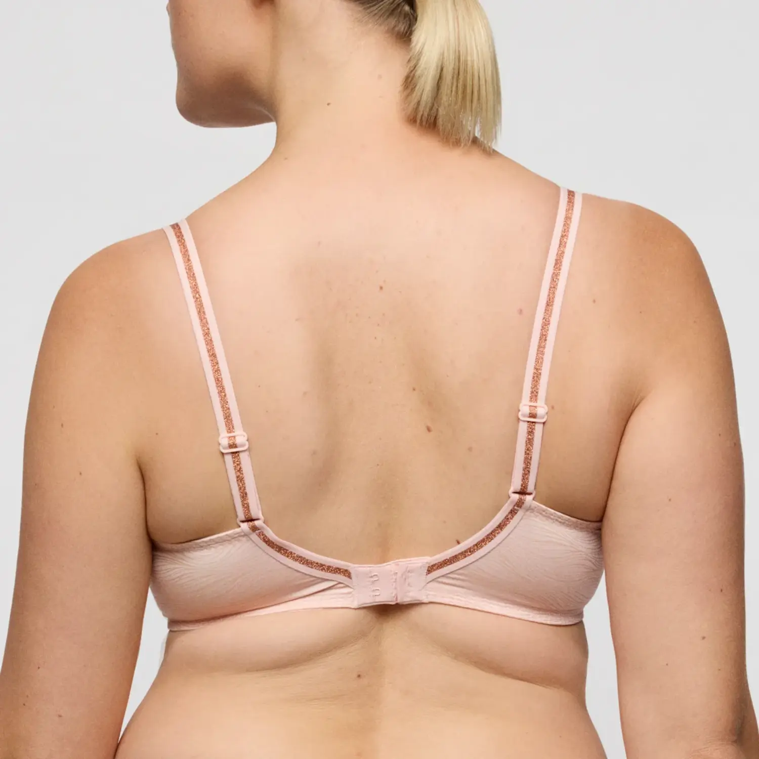 ter_mull_ondermode_0242520-pep__primadonna_twist-lingerie-padded_bra-briana-roze_achter_big_image.webp