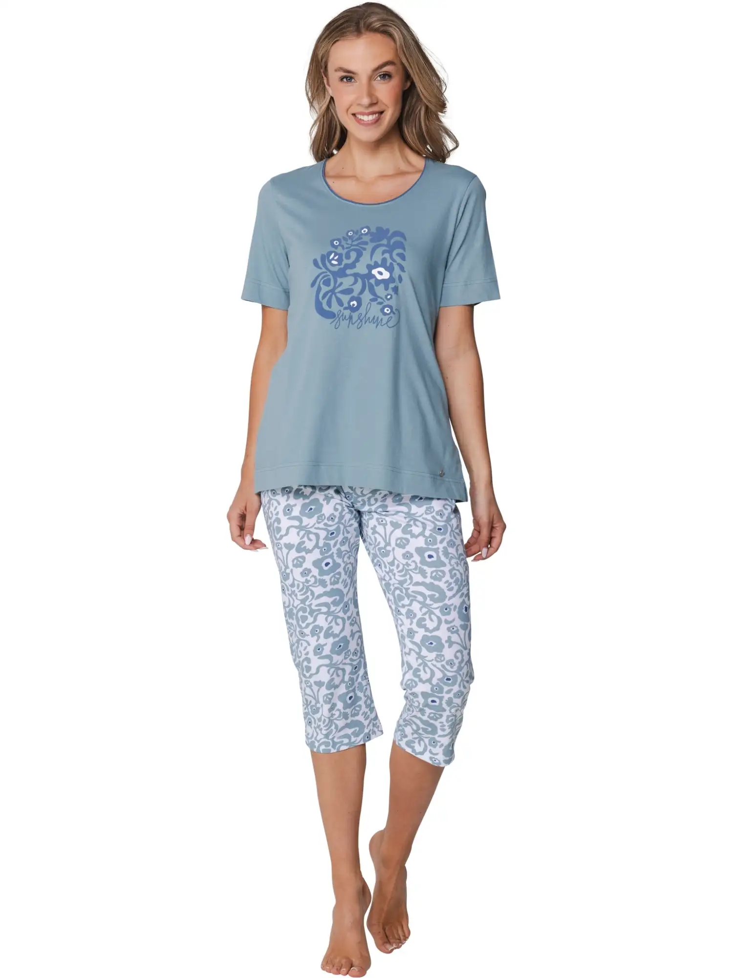 ter_mull_ondermode_121261-130-2_510_pastunette_km_pyjama_capri_blauw_sfeer.jpg